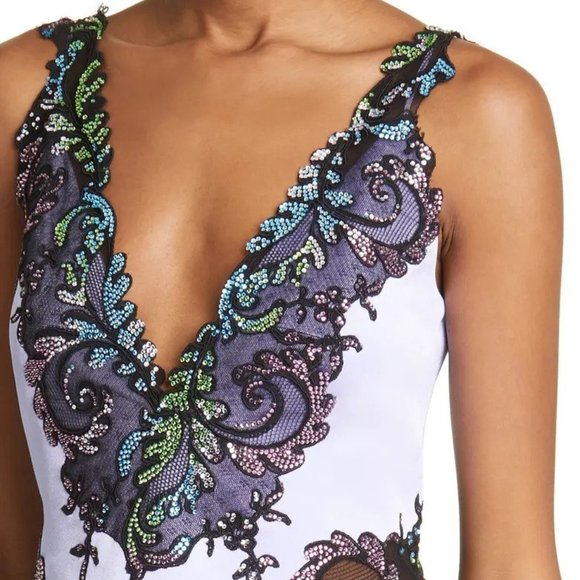 STUNNING VERSACE PLUNGE NECK DRESS - 2023 SEASON - BRAND NEW - Picture 6 of 6